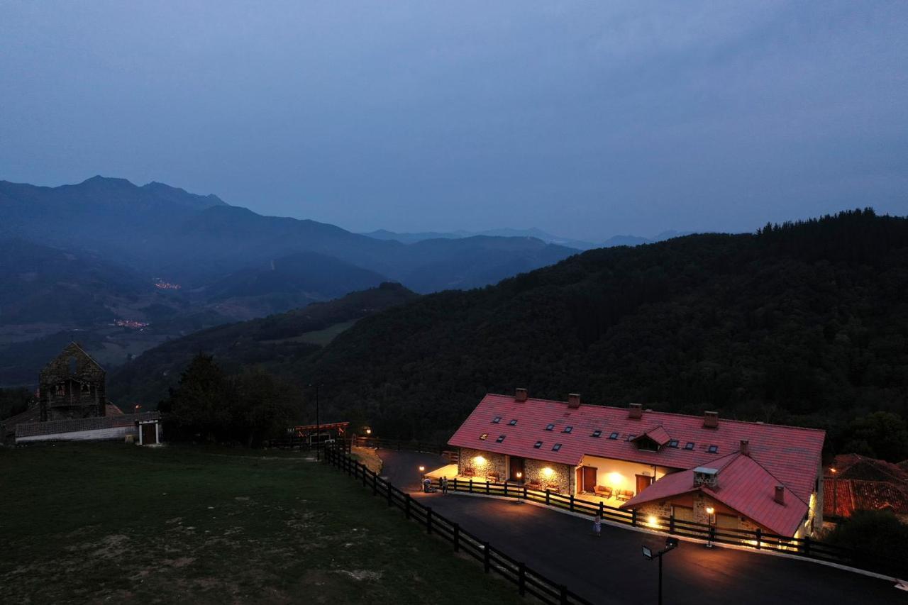 Apartamentos Los Picos De Europa Colio 외부 사진